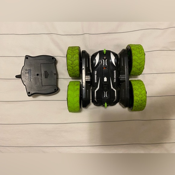 RC Stunt car - Picture 3 of 6